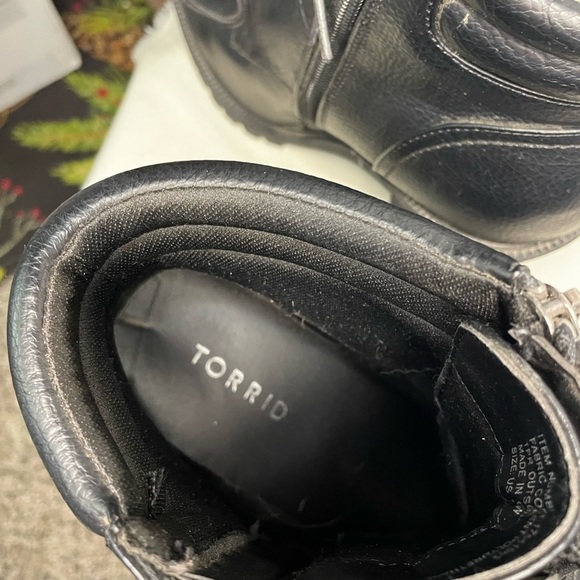 TORRID Lace-Up Hiker Boots - Black SZ/9WW - Picture 9 of 10